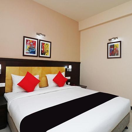 Capital O 40848 Hotel Mirabel Kupand Εξωτερικό φωτογραφία
