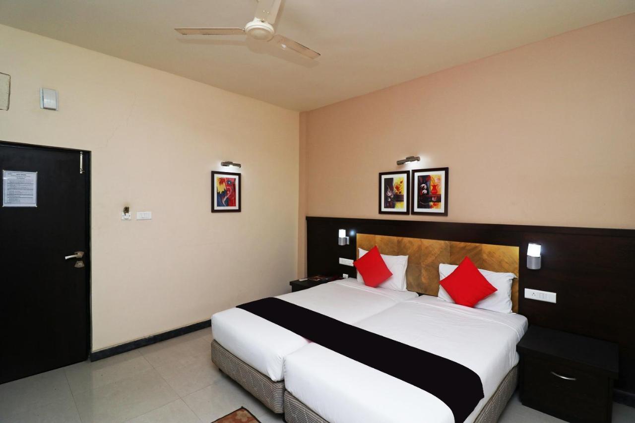 Capital O 40848 Hotel Mirabel Kupand Εξωτερικό φωτογραφία