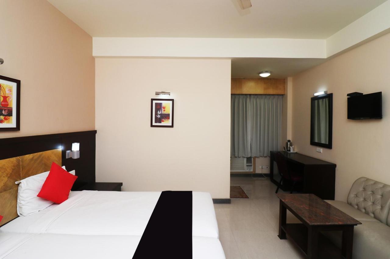 Capital O 40848 Hotel Mirabel Kupand Εξωτερικό φωτογραφία