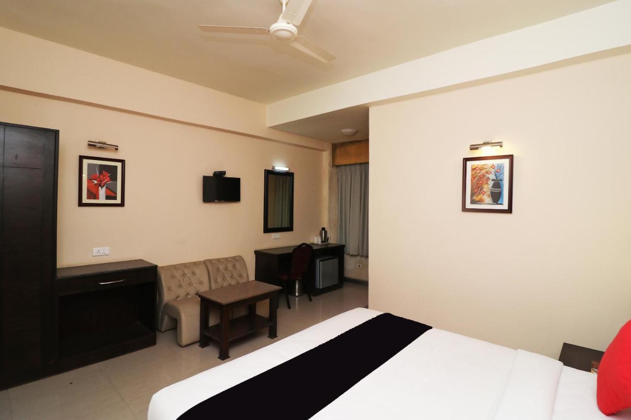 Capital O 40848 Hotel Mirabel Kupand Εξωτερικό φωτογραφία
